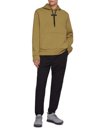 模特儿示范图 - 点击放大 - ON - Focus Tech Hoodie