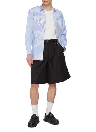 模特儿示范图 - 点击放大 - COMME DES GARÇONS SHIRT - Farmland Scenery Striped Patchwork Cotton Shirt