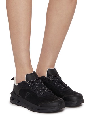 模特儿示范图 - 点击放大 - ON - x Zendaya and Law Roach Cloudzone Moon Women's Sneakers