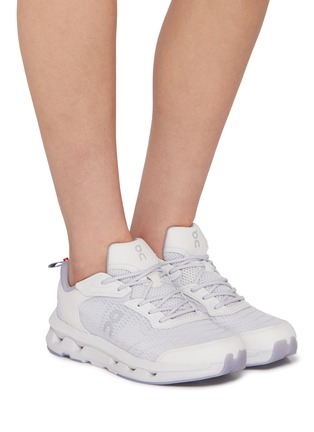 模特儿示范图 - 点击放大 - ON - x Zendaya and Law Roach Cloudzone Moon Women's Sneakers
