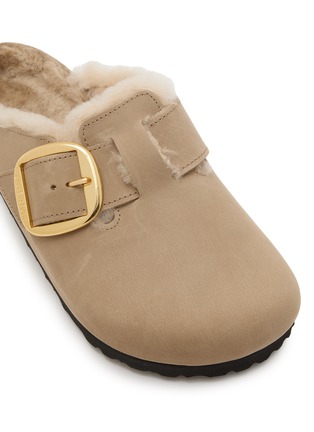 细节 - 点击放大 - BIRKENSTOCK - Boston Big Buckle Shearling Nubuck Leather Clogs