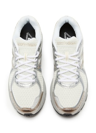 模特儿示范图 - 点击放大 - NEW BALANCE - 中性款 860V2 系带运动鞋