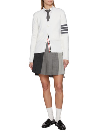 模特儿示范图 - 点击放大 - THOM BROWNE - 4-Bar Striped V-Neck Wool Cardigan