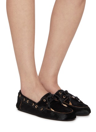 模特儿示范图 - 点击放大 - ANCIENT GREEK SANDALS - Pliaria Calf Hair Leather Boat Shoes