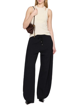 模特儿示范图 - 点击放大 - ARMARIUM - Filippa Versatile Two Piece Cotton Jersey Tank Top Set