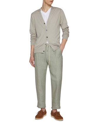 模特儿示范图 - 点击放大 - JAMES PERSE - Lightweight Cotton Jersey V-Neck T-shirt