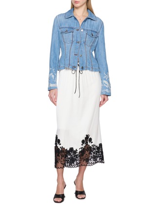 模特儿示范图 - 点击放大 - ERMANNO SCERVINO - Lace Panelled Sleeves Denim Jacket