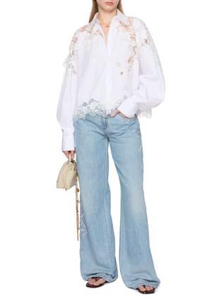 模特儿示范图 - 点击放大 - ERMANNO SCERVINO - Long Sleeve Lace Embroidered Cotton Shirt