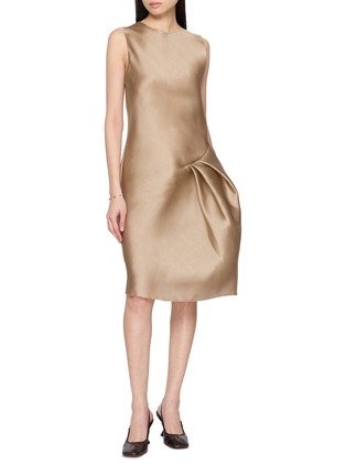 模特儿示范图 - 点击放大 - GIA STUDIOS - GALA 真丝褶裥连衣裙