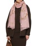模特儿示范图 - 点击放大 - LANE’S - Embroidered Wool Shawl