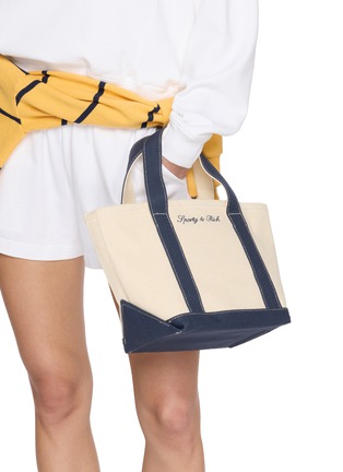 模特儿示范图 - 点击放大 - SPORTY & RICH - 迷你 SERIF 帆布托特包