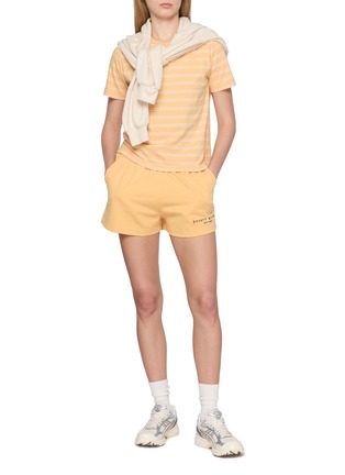 模特儿示范图 - 点击放大 - SPORTY & RICH - NY Crest Striped Crewneck T-shirt