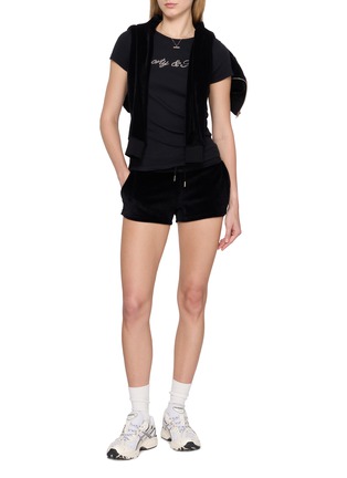 模特儿示范图 - 点击放大 - SPORTY & RICH - Signature Logo Krystal Shorts
