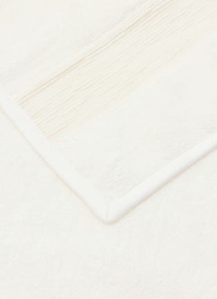 细节 –点击放大 - FRETTE - Balance Lace Guest Towel — Milk