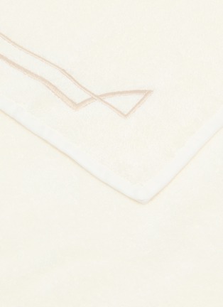 细节 –点击放大 - FRETTE - Layering Embroidery Guest Towel — Milk/Savage Beige