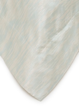 细节 –点击放大 - FRETTE - Luxury Sway Jacquard Rectangle Pillow Cover — Milk Sea Foam