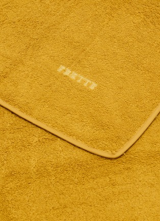 细节 –点击放大 - FRETTE - Unito Bath Towel — Amber Glow