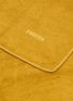 细节 –点击放大 - FRETTE - Unito Bath Towel — Amber Glow