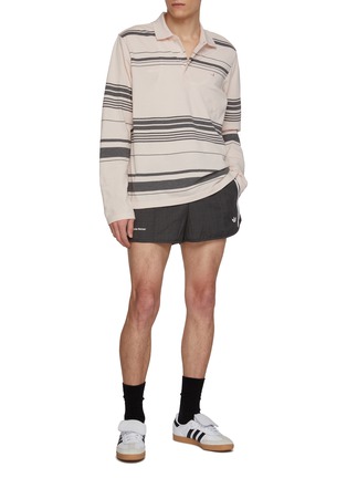 模特儿示范图 - 点击放大 - ADIDAS - X WALES BONNER 三条纹短裤