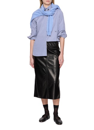模特儿示范图 - 点击放大 - NACKIYÉ - Runway Elasticated Waist Leather Midi Skirt