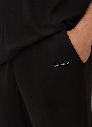 细节 –点击放大 - SILKY MIRACLE - Nude Men's Knit Straight Leg Pyjama Trousers — Black/Size M