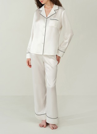 细节 –点击放大 - SILKY MIRACLE - Miracle Silk Pyjama Set — Pearl White/Size S