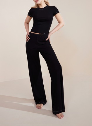 细节 –点击放大 - SILKY MIRACLE - Nude Flared Leg Trousers — Black/Size S