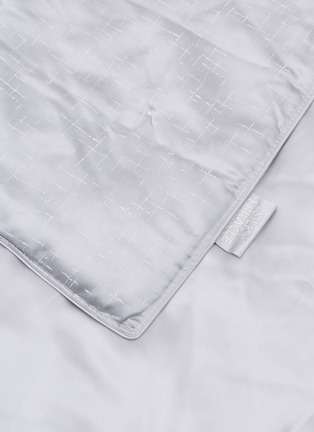 细节 –点击放大 - SILKY MIRACLE - Tweed Summer Silk Queen Duvet — Space Grey