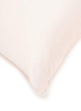 细节 –点击放大 - SILKY MIRACLE - Square Silk Cushion