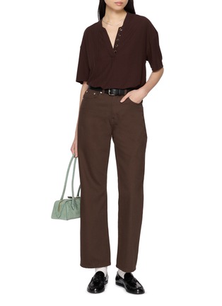 模特儿示范图 - 点击放大 - VARLEY - KASEY 纽扣领上衣