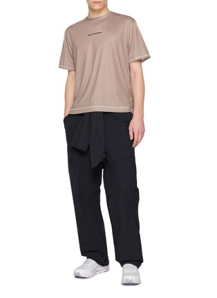 模特儿示范图 - 点击放大 - UNNA - Wavy T-Shirt