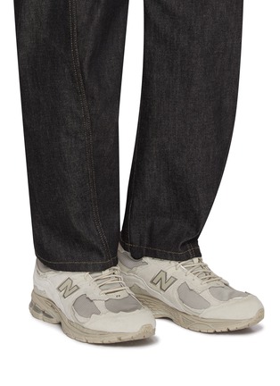 模特儿示范图 - 点击放大 - NEW BALANCE - 2002R DX  Low Top Men's Sneakers