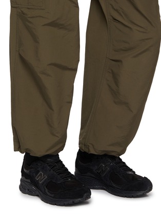 模特儿示范图 - 点击放大 - NEW BALANCE - 2002DX Suede Men's Sneakers