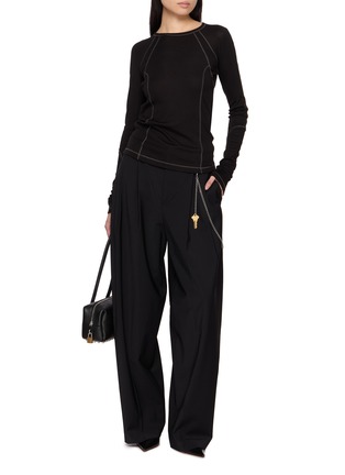 模特儿示范图 - 点击放大 - HELMUT LANG - 撞色缝线上衣