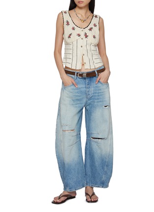 模特儿示范图 - 点击放大 - FREE PEOPLE - Sleeveless Rose Bud Embroidered Knit Top