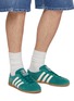模特儿示范图 - 点击放大 - ADIDAS - Gazelle Lo Pro Men's Sneakers