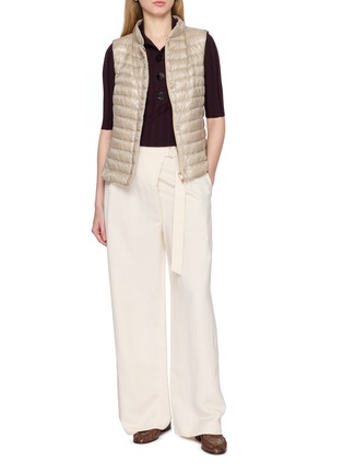 模特儿示范图 - 点击放大 - HERNO - 绗缝羽绒马甲