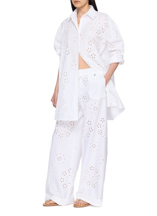 模特儿示范图 - 点击放大 - HERNO - 镂空刺绣纽扣衬衫