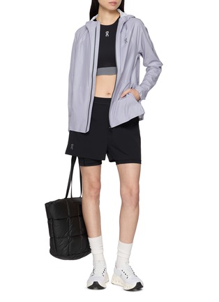 模特儿示范图 - 点击放大 - ON - Performance Waterproof Hooded Jacket