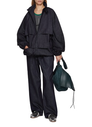 模特儿示范图 - 点击放大 - LACOSTE - High Neck Dark Wash Denim Jacket
