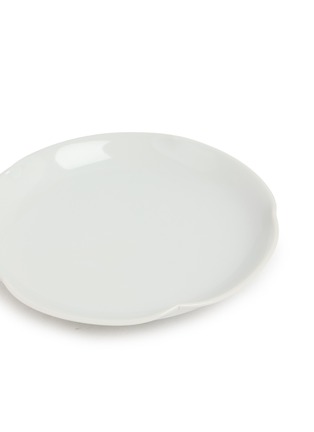 细节 –点击放大 - ARTIFACTT - Large Flower Shape Porcelain Plate — White