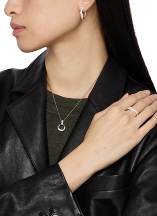 模特儿示范图 - 点击放大 - MISSOMA - 冰雪扭纹造型耳环