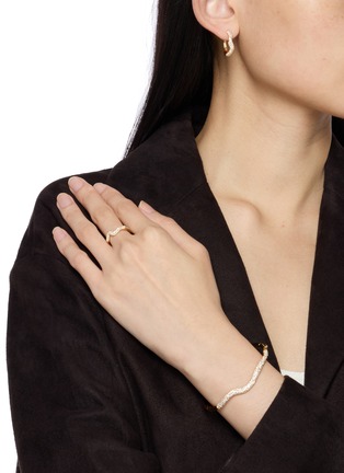 模特儿示范图 - 点击放大 - MISSOMA - 冰雪扭纹造型手镯