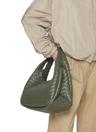 模特儿示范图 - 点击放大 - BOTTEGA VENETA - Campana Intrecciato Leather Shoulder Bag