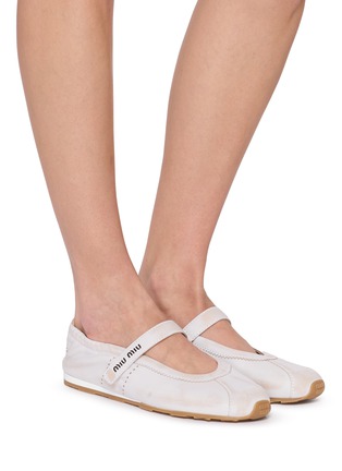 模特儿示范图 - 点击放大 - MIU MIU - PUME 玛丽珍运动鞋