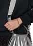 模特儿示范图 - 点击放大 - LACOSTE ACCESSORIES - Silver Toned Metal Easy Chain Bracelet