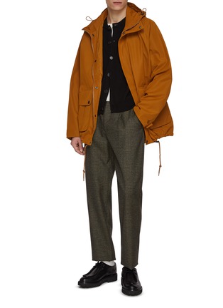 模特儿示范图 - 点击放大 - BARBOUR - Re-Engineered Hooded Showerproof Wading Spey Jacket