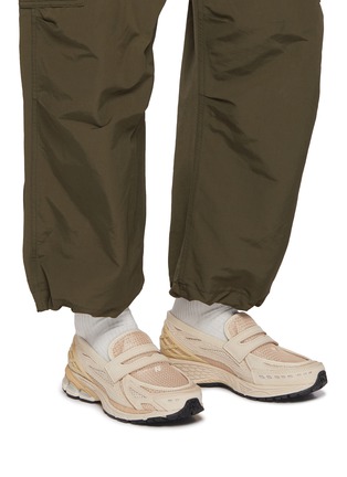 模特儿示范图 - 点击放大 - NEW BALANCE - 1906L Men's Loafer Sneakers