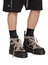 模特儿示范图 - 点击放大 - RICK OWENS - X DR. MARTENS 1460 系带及踝靴