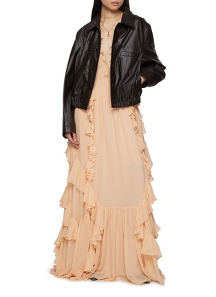 模特儿示范图 - 点击放大 - ULLA JOHNSON - Florella Sleeveless Ruffled Silk Gown